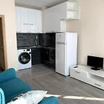 Apartment Mountain View Magenta White Sofia