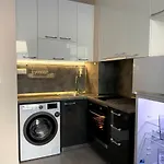 Mountain View Magenta White Apartment *
