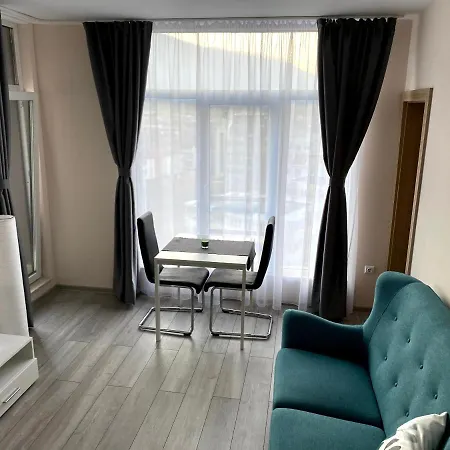 Apartment Mountain View Magenta White Sofia