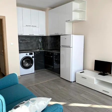 Apartment Mountain View Magenta White Sofia