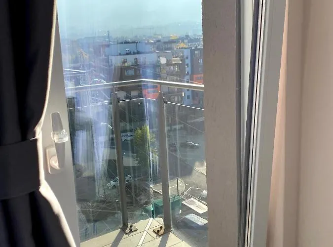 Mountain View Magenta White * София