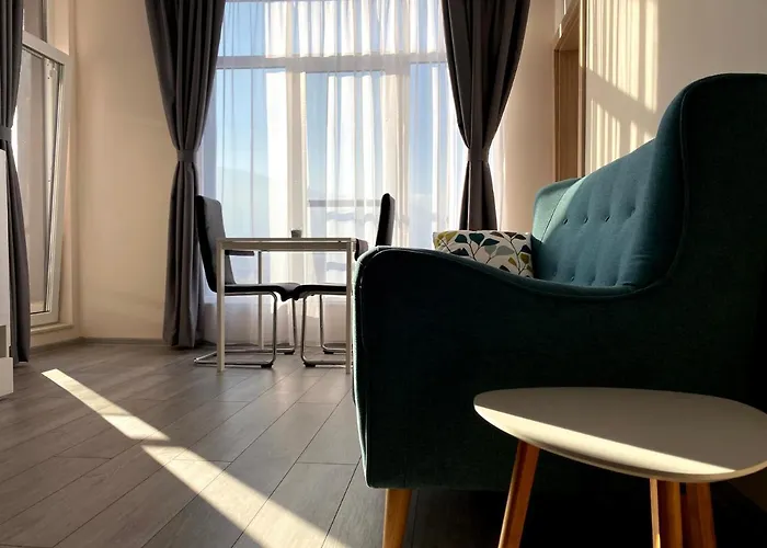 Mountain View Magenta White Апартаменты