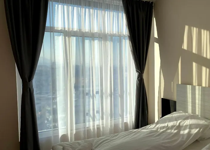 Mountain View Magenta White * София