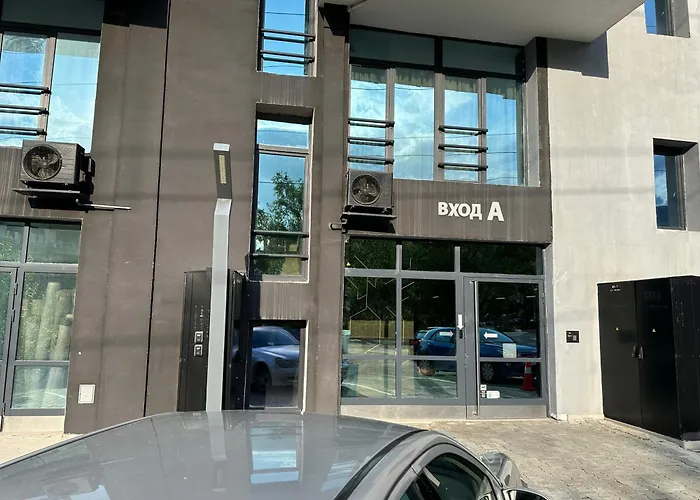 Mountain View Magenta White София