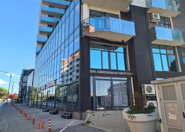 Mountain View Magenta White