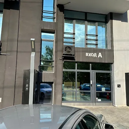 Mountain View Magenta White Sofia