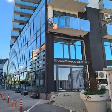 Mountain View Magenta White